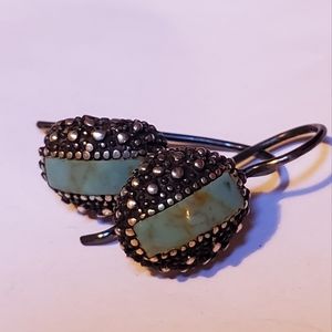 Elegant drop earrings.